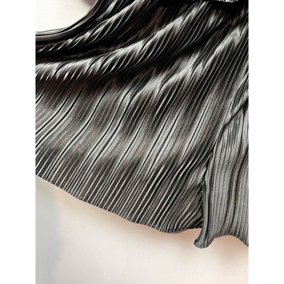 Lulu’s‎ Fun Flirt Hot Black Satin Plisse Sleeveless Romper Womens Large Shiny - Picture 7 of 8